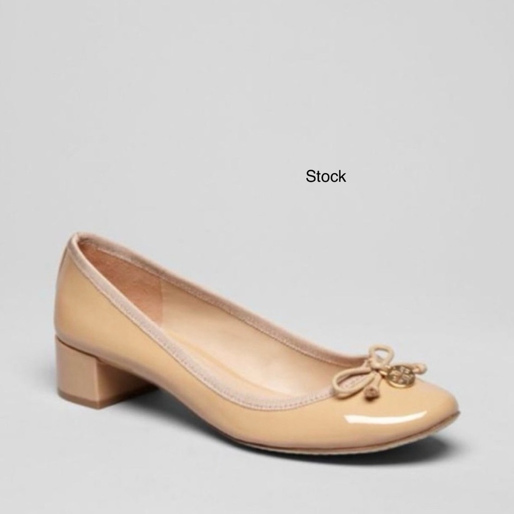 Tory Burch Chelsea Charm Patent Leather Low Pumps in Camellia Pink, W8 - Picture 2 of 7